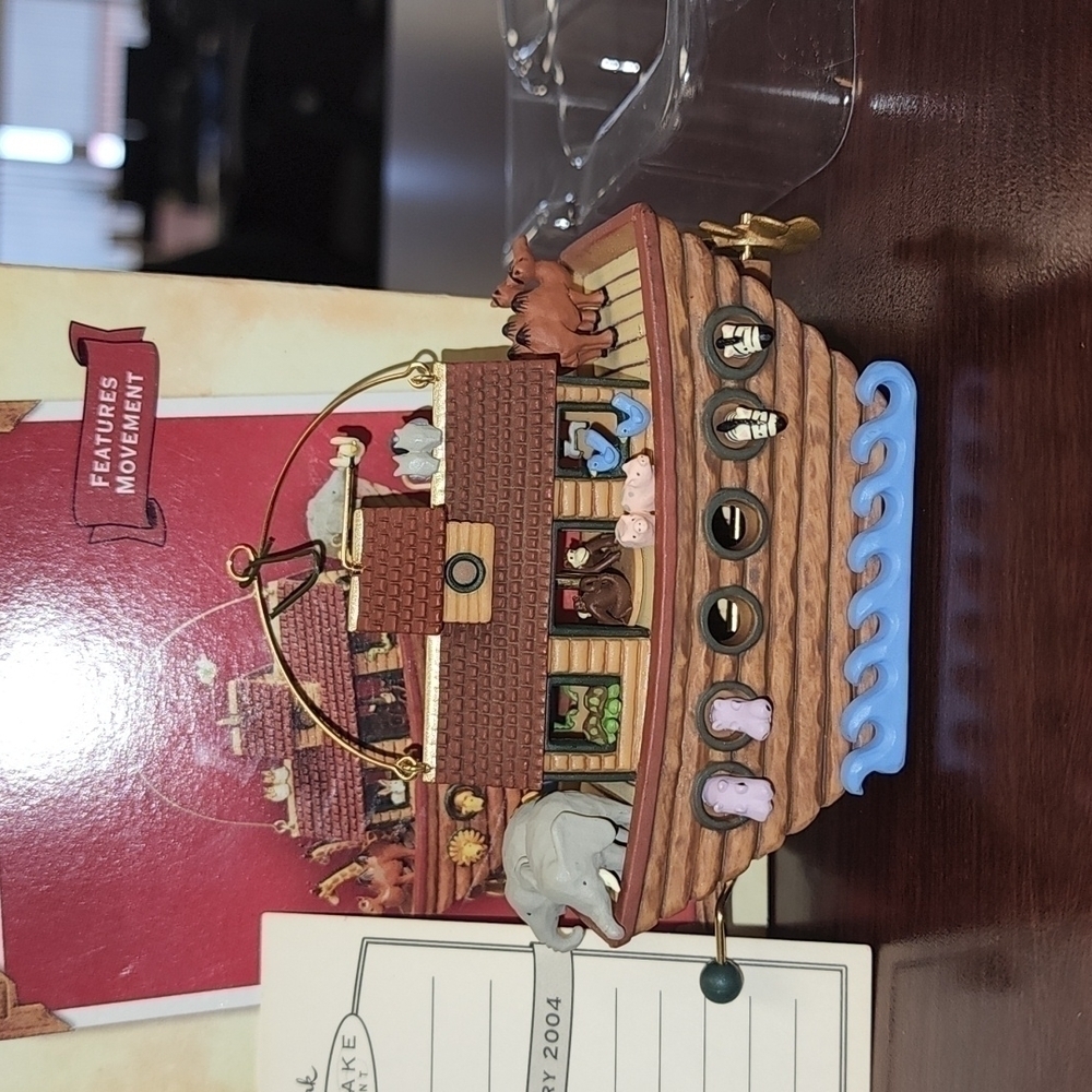 Hallmark Noah's Ark ornament - Picture 11 of 13